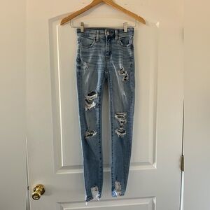 American Eagle Light Wash Distressed Hi-Rise Jegging